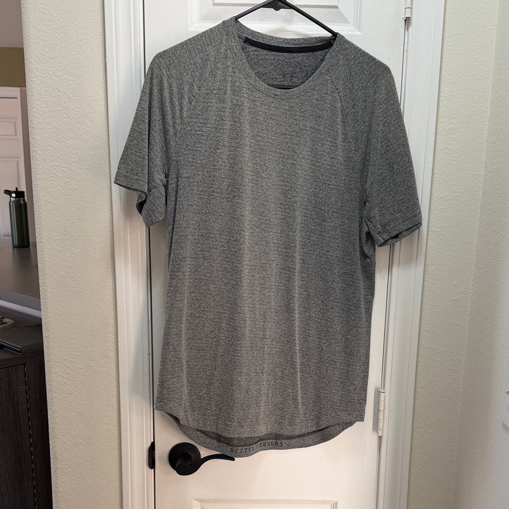 Men's Medium Lululemon Dry Sense Short Sleeve in Heathered Rhino Grey